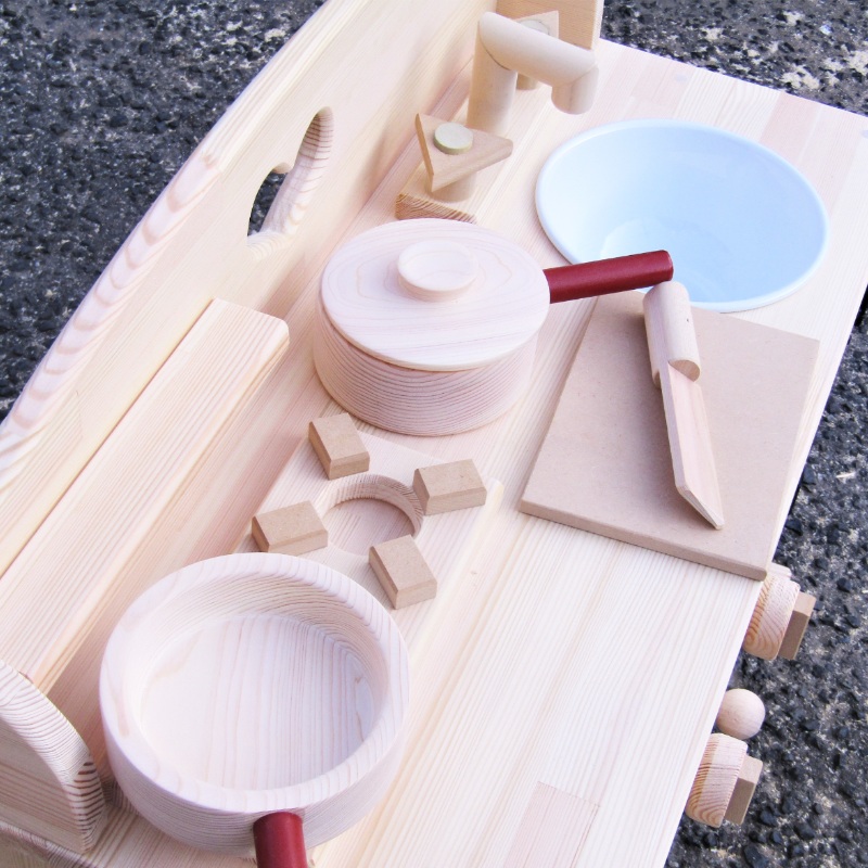 099H178 手作り木製ままごとキッチンＤＨＫ 素材色バージョン 吉野桧製フライパンお鍋付き